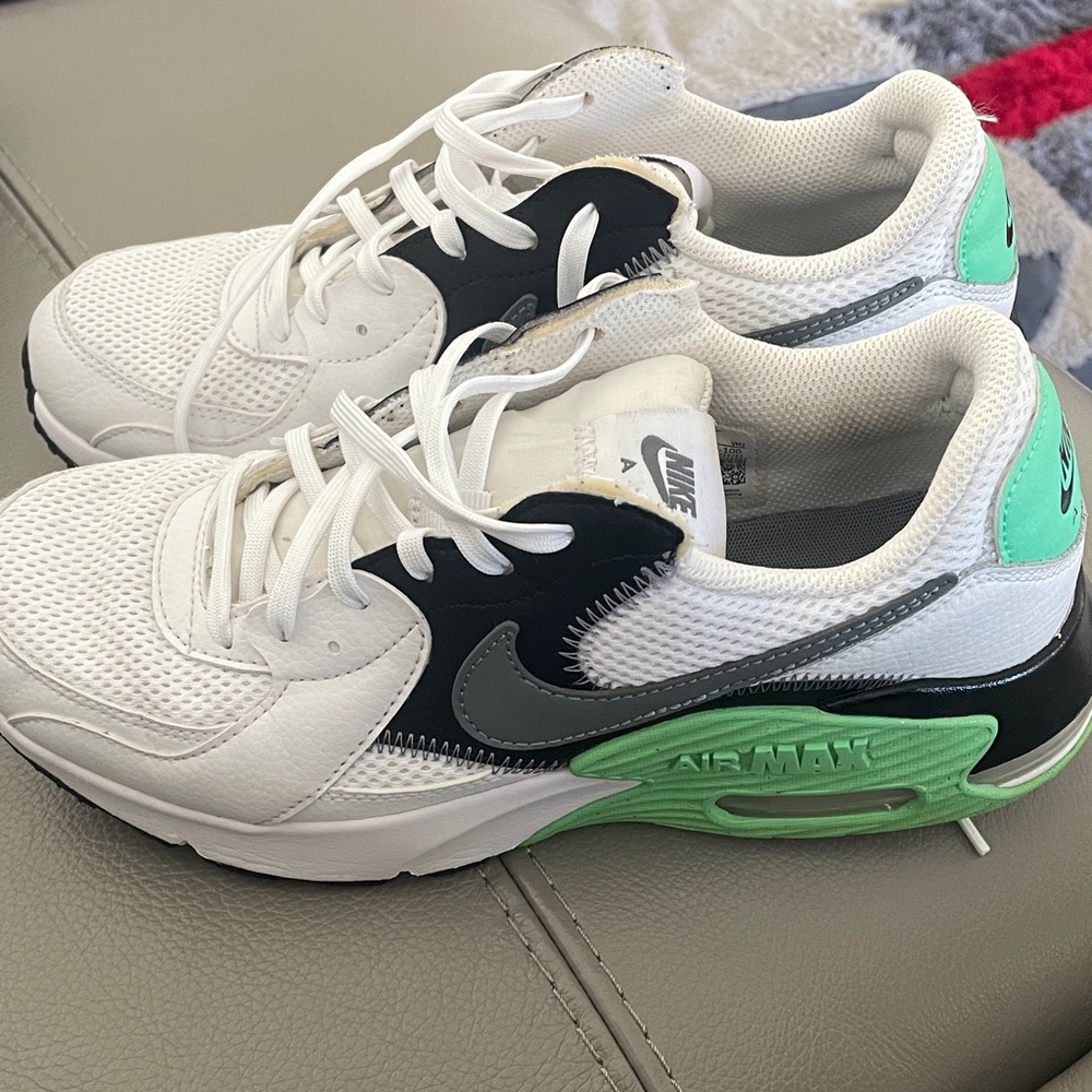 Nike Air Max White and Mint Green Shoes size 8.5